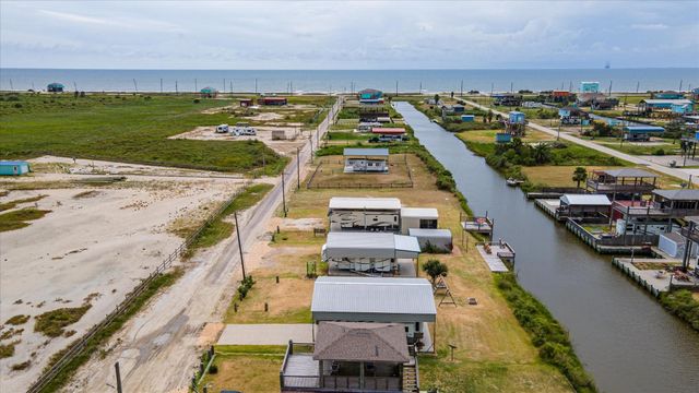1113 Paisley Street, Gilchrist, TX 77617