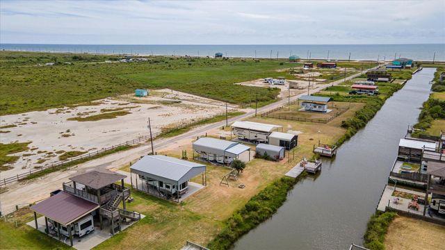 1113 Paisley Street, Gilchrist, TX 77617