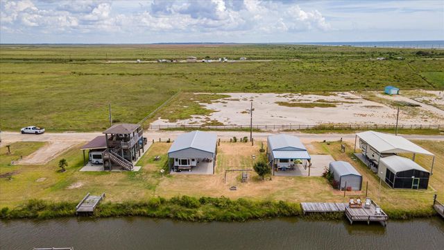 1113 Paisley Street, Gilchrist, TX 77617