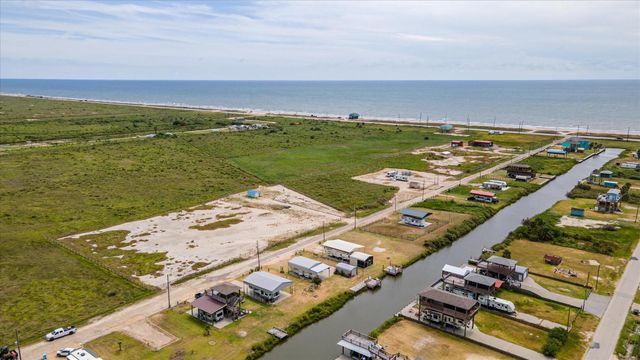 1113 Paisley Street, Gilchrist, TX 77617