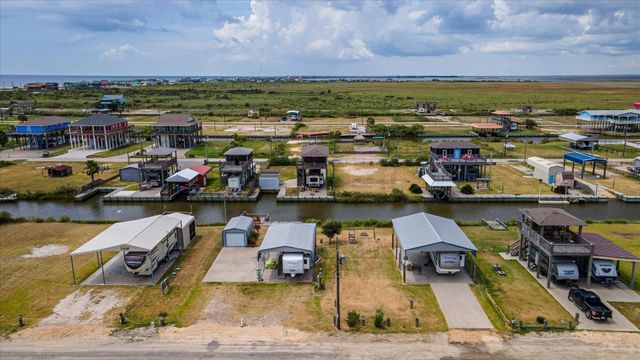 1113 Paisley Street, Gilchrist, TX 77617