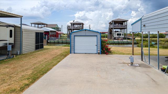 1113 Paisley Street, Gilchrist, TX 77617