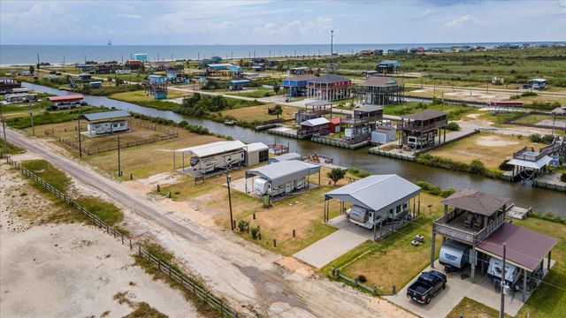 1113 Paisley Street, Gilchrist, TX 77617