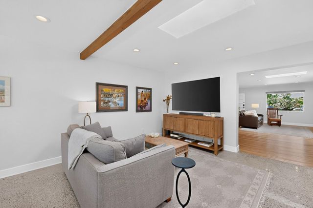 328 Fontana Place NE, Albuquerque, NM 87108