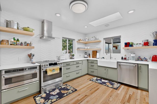 328 Fontana Place NE, Albuquerque, NM 87108