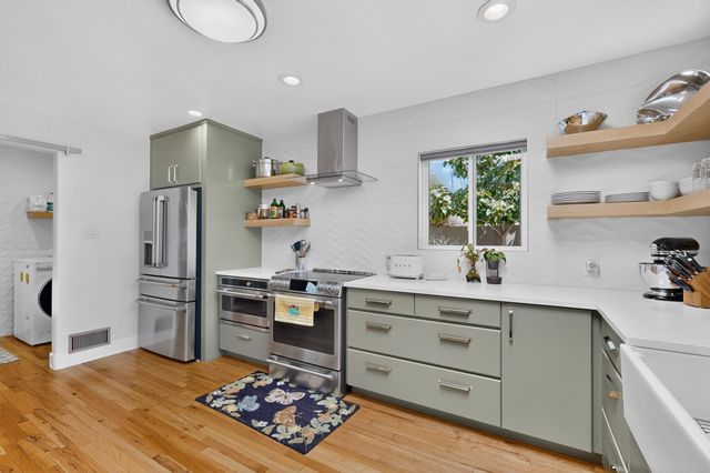 328 Fontana Place NE, Albuquerque, NM 87108