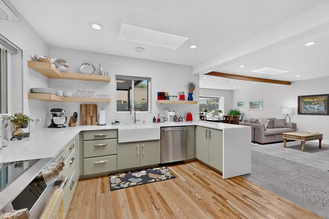 328 Fontana Place NE, Albuquerque, NM 87108