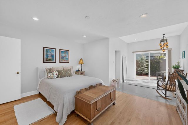 328 Fontana Place NE, Albuquerque, NM 87108