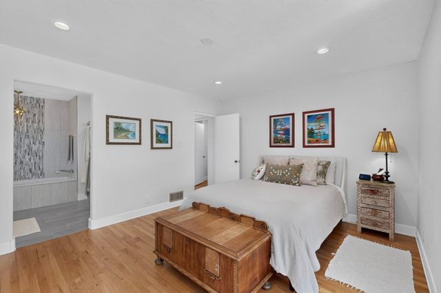 328 Fontana Place NE, Albuquerque, NM 87108