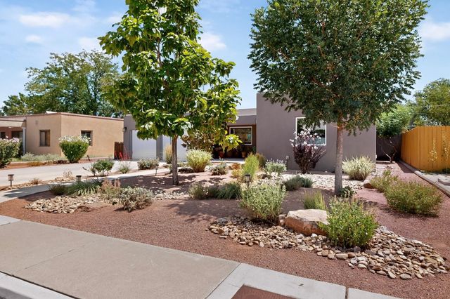 328 Fontana Place NE, Albuquerque, NM 87108
