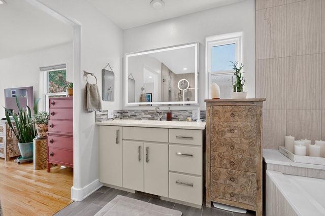 328 Fontana Place NE, Albuquerque, NM 87108