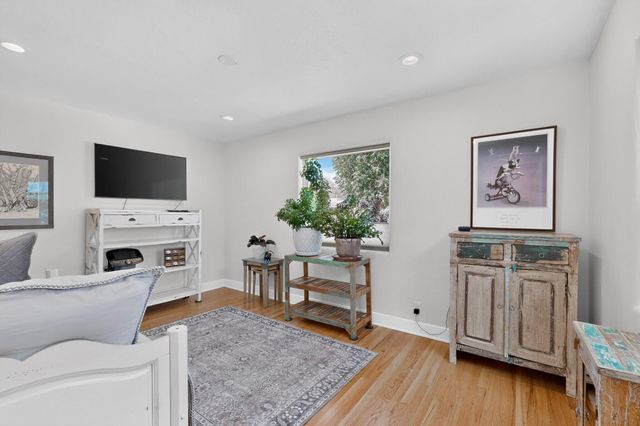 328 Fontana Place NE, Albuquerque, NM 87108