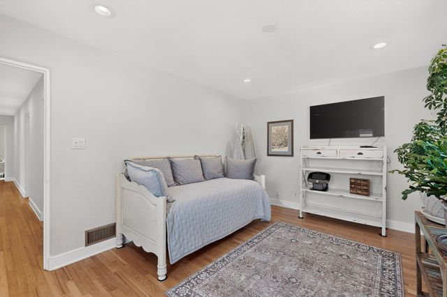 328 Fontana Place NE, Albuquerque, NM 87108
