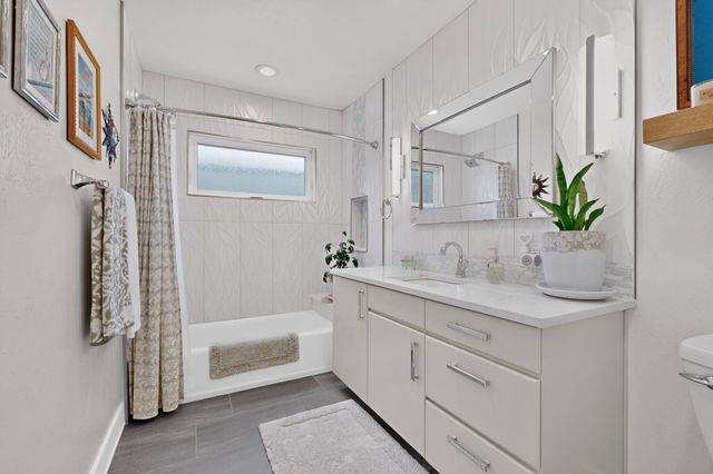 328 Fontana Place NE, Albuquerque, NM 87108