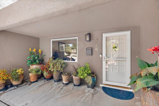 328 Fontana Place NE, Albuquerque, NM 87108