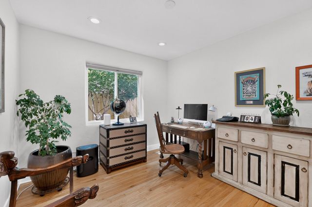 328 Fontana Place NE, Albuquerque, NM 87108