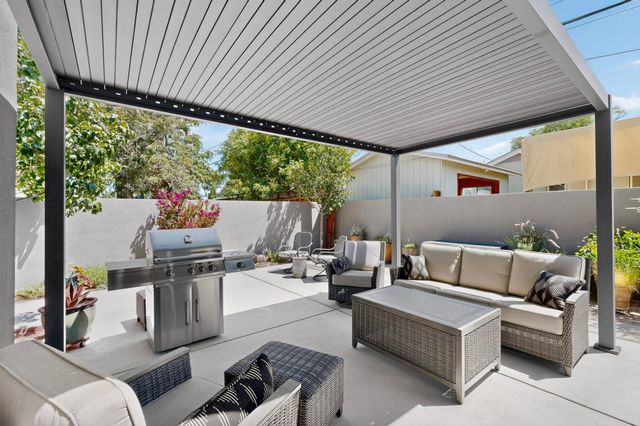 328 Fontana Place NE, Albuquerque, NM 87108