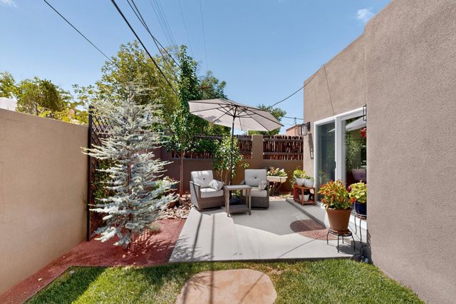 328 Fontana Place NE, Albuquerque, NM 87108