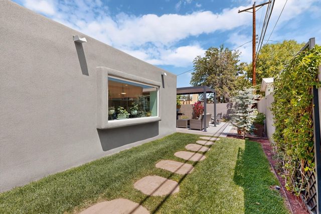 328 Fontana Place NE, Albuquerque, NM 87108