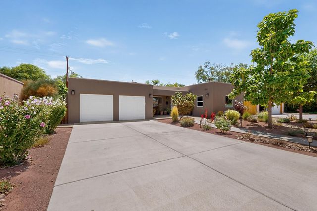 328 Fontana Place NE, Albuquerque, NM 87108