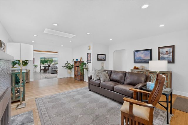 328 Fontana Place NE, Albuquerque, NM 87108