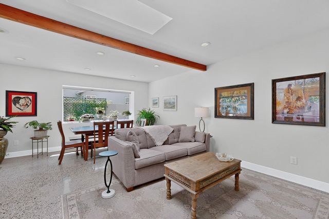 328 Fontana Place NE, Albuquerque, NM 87108