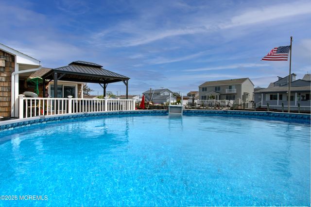 1005 Painter Pt Point, Lanoka Harbor, NJ 08734