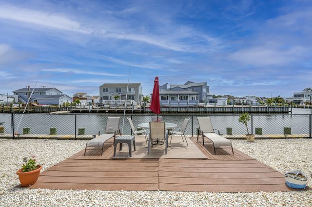 1005 Painter Pt Point, Lanoka Harbor, NJ 08734
