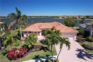 2202 Grove DR, Naples, FL 34120