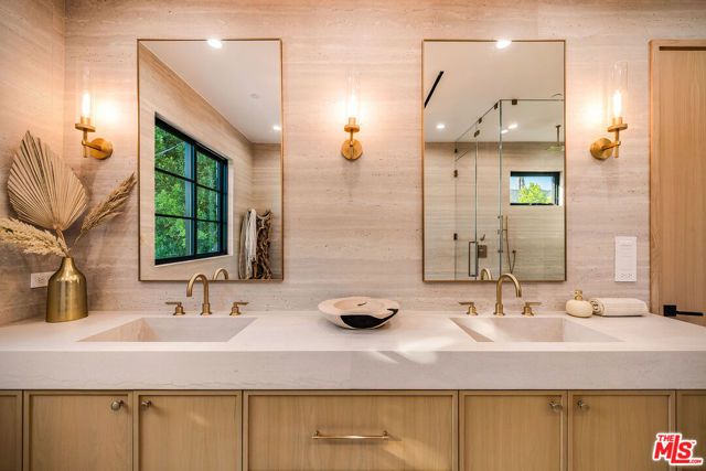 4425 Atoll Avenue, Sherman Oaks, CA 91423