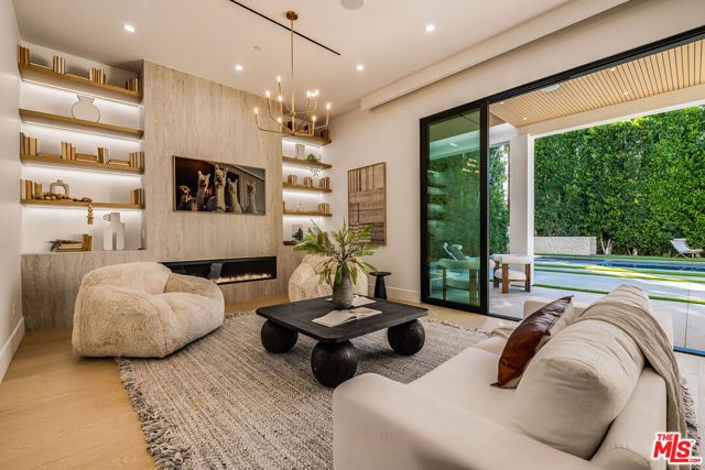 4425 Atoll Avenue, Sherman Oaks, CA 91423