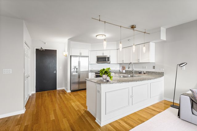 807 DAVIS Street 1308, Evanston, IL 60201