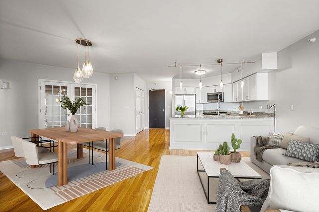 807 DAVIS Street 1308, Evanston, IL 60201