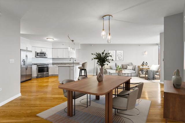 807 DAVIS Street 1308, Evanston, IL 60201