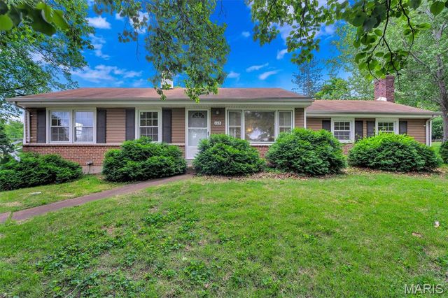 425 Bush Drive, Ballwin, MO 63021