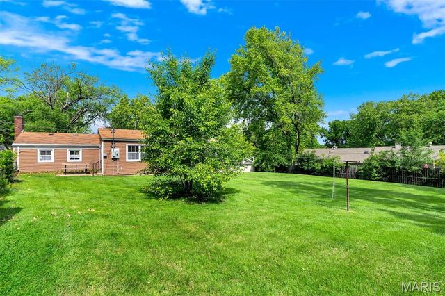 425 Bush Drive, Ballwin, MO 63021