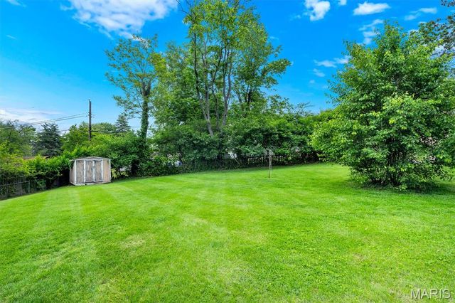 425 Bush Drive, Ballwin, MO 63021