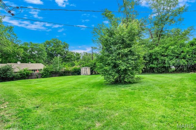 425 Bush Drive, Ballwin, MO 63021