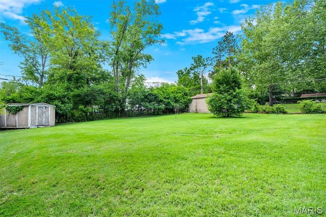 425 Bush Drive, Ballwin, MO 63021