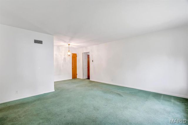 425 Bush Drive, Ballwin, MO 63021