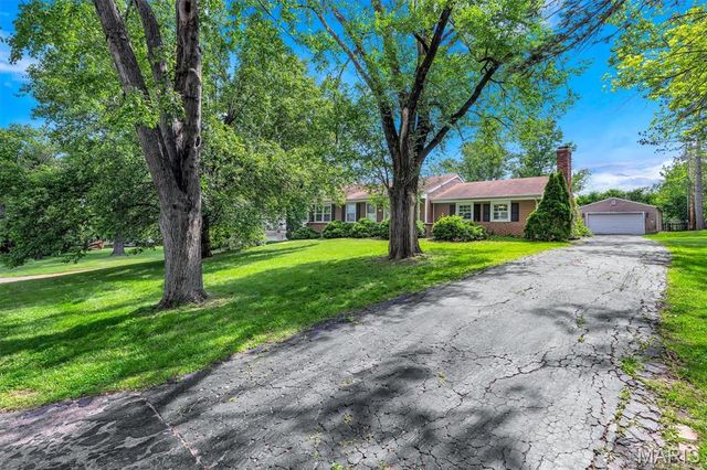 425 Bush Drive, Ballwin, MO 63021