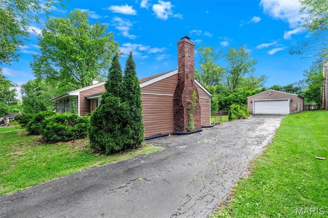 425 Bush Drive, Ballwin, MO 63021