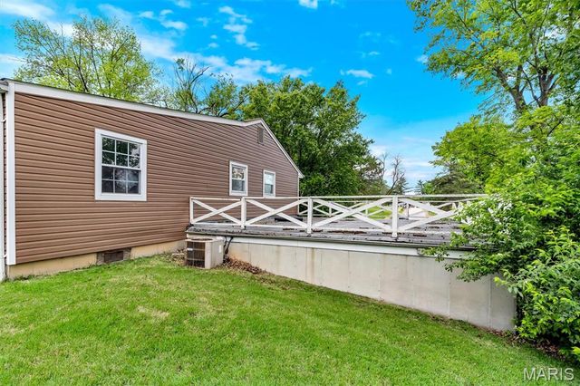 425 Bush Drive, Ballwin, MO 63021