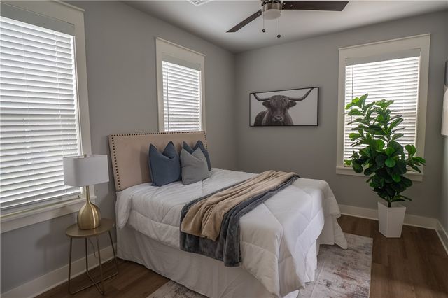 233 E 10th Street, Fayetteville, AR 72701