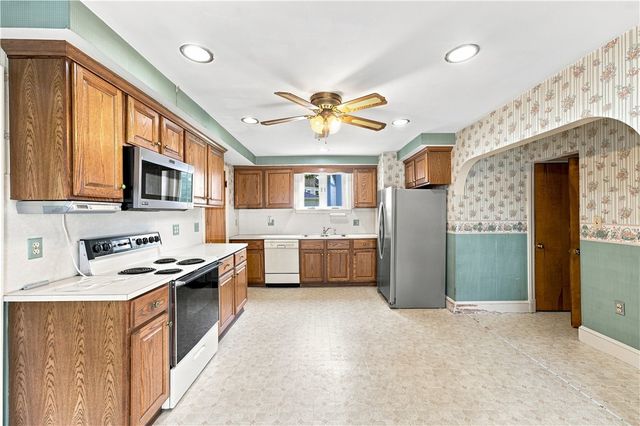 357 Old River Road, Lincoln, RI 02838