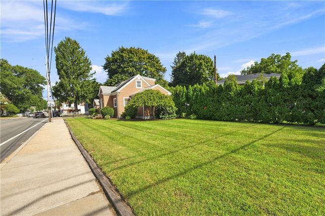 357 Old River Road, Lincoln, RI 02838