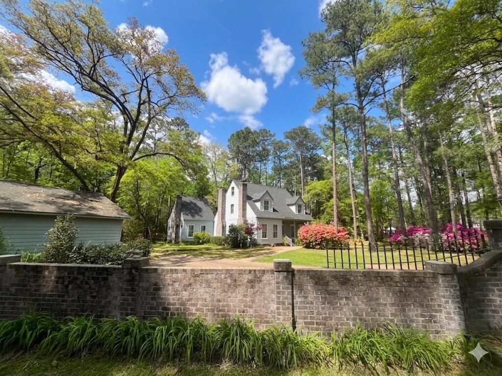 Image 12 of property listing at 104 Willis Lane, Summerville, SC 29483