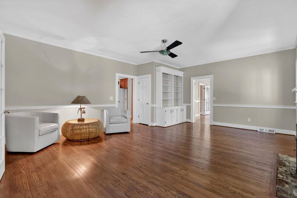Image 16 of property listing at 104 Willis Lane, Summerville, SC 29483