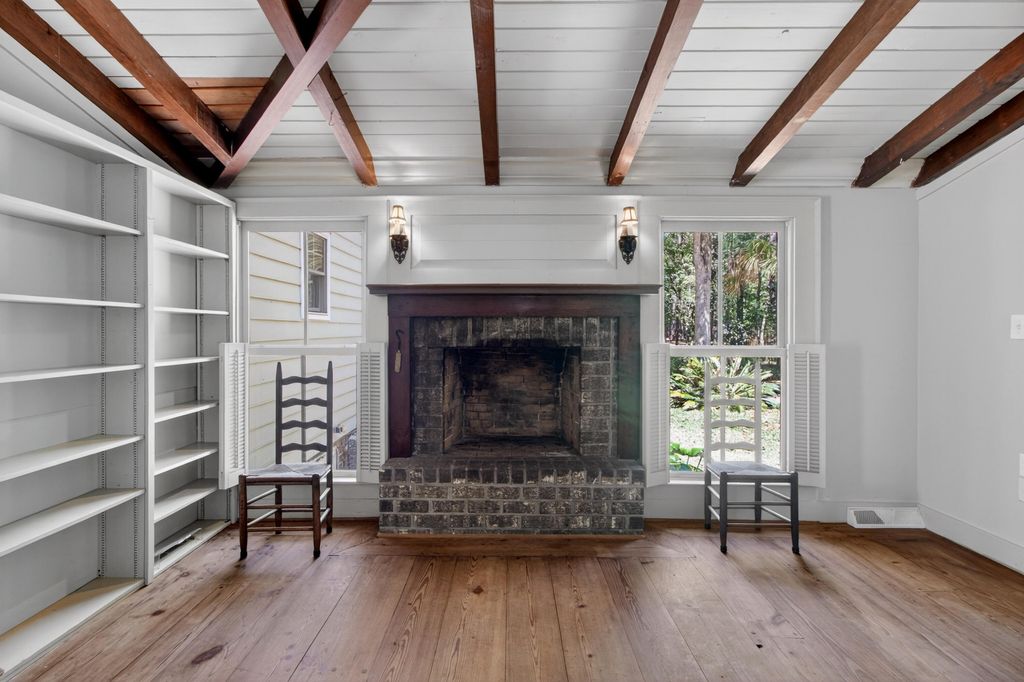 Image 17 of property listing at 104 Willis Lane, Summerville, SC 29483