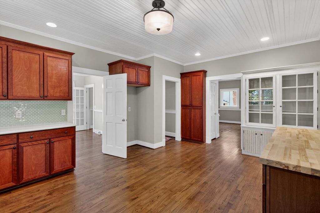 Image 18 of property listing at 104 Willis Lane, Summerville, SC 29483